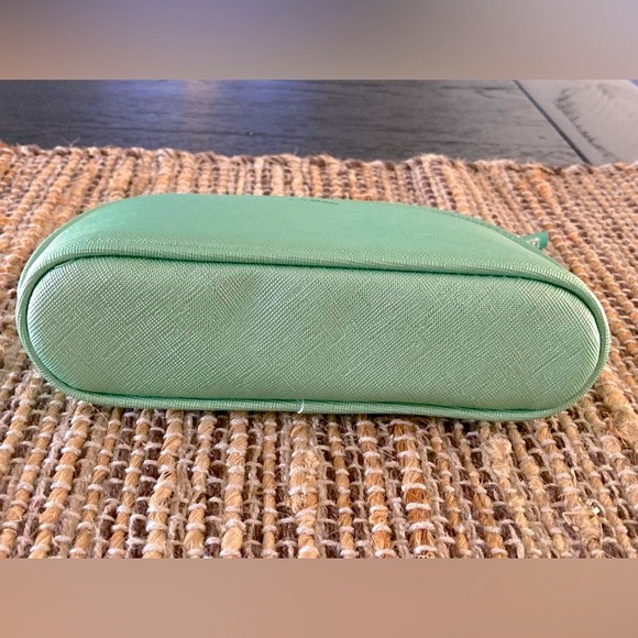 La Mer bundle makeup bag and keychain/ bag charm - Picture 8 of 9